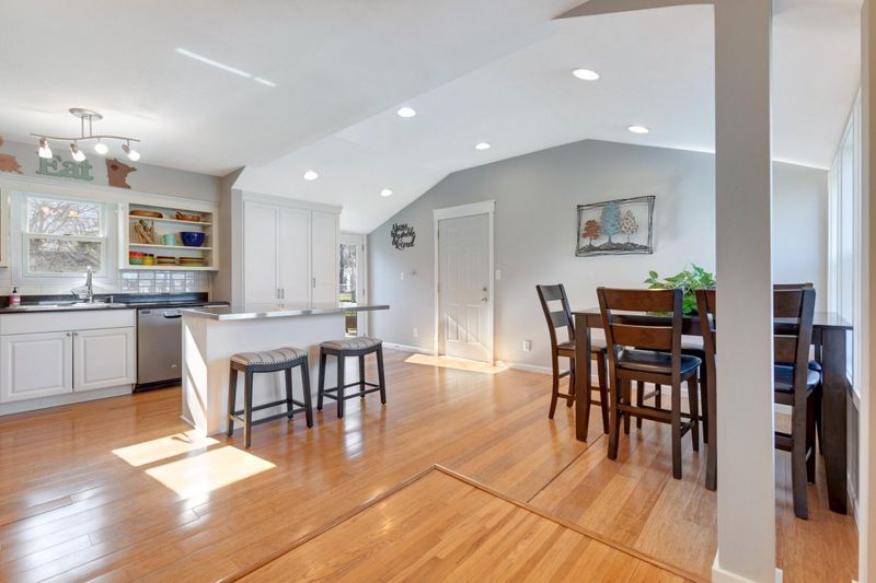 8920 15th Ave S, Bloomington, MN 55425