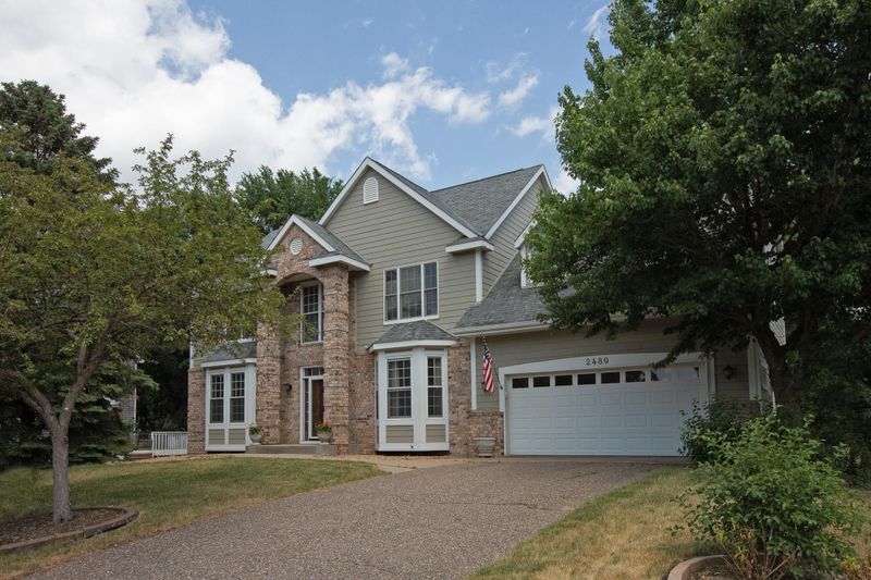 2480 Pond Cir E, Saint Paul, MN 55120