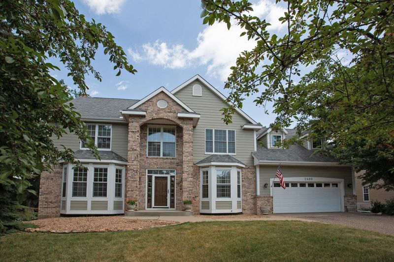 2480 Pond Cir E, Saint Paul, MN 55120