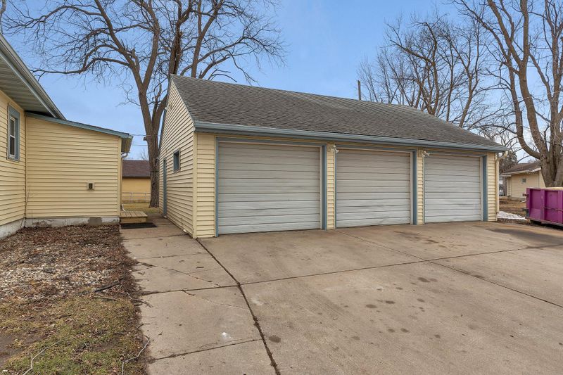 531 Douglas Ave E, Hector, MN 55342
