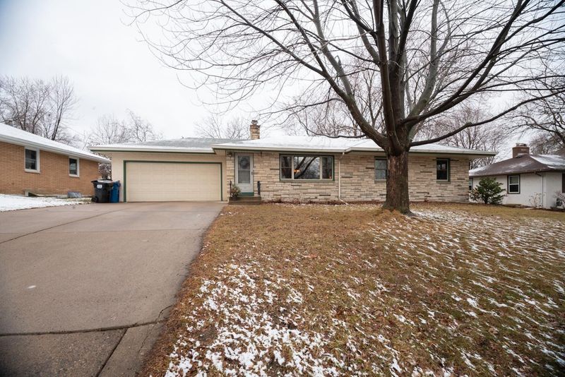 1104 Highview Dr, New Brighton, MN 55112