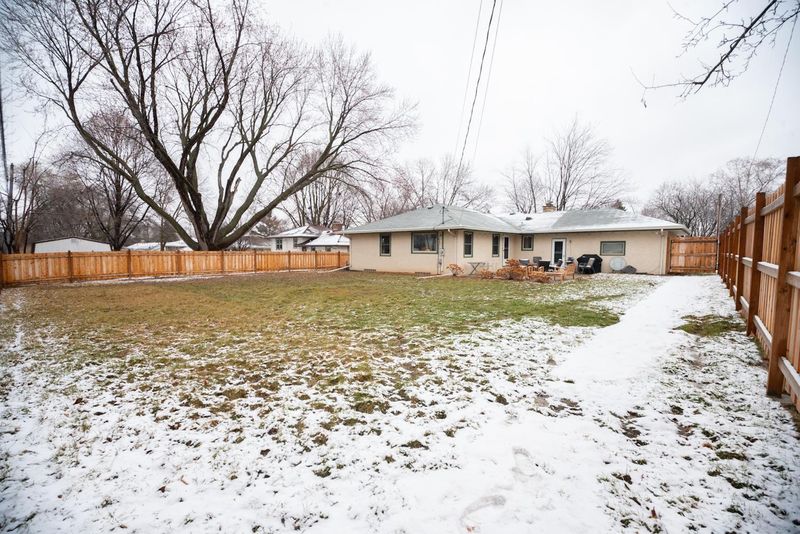 1104 Highview Dr, New Brighton, MN 55112