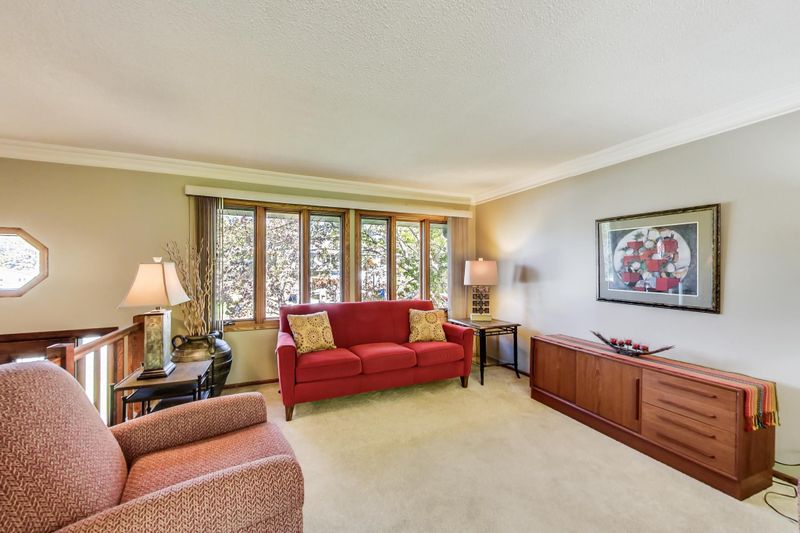 5629 Lakeland Rd, Minnetonka, MN 55345