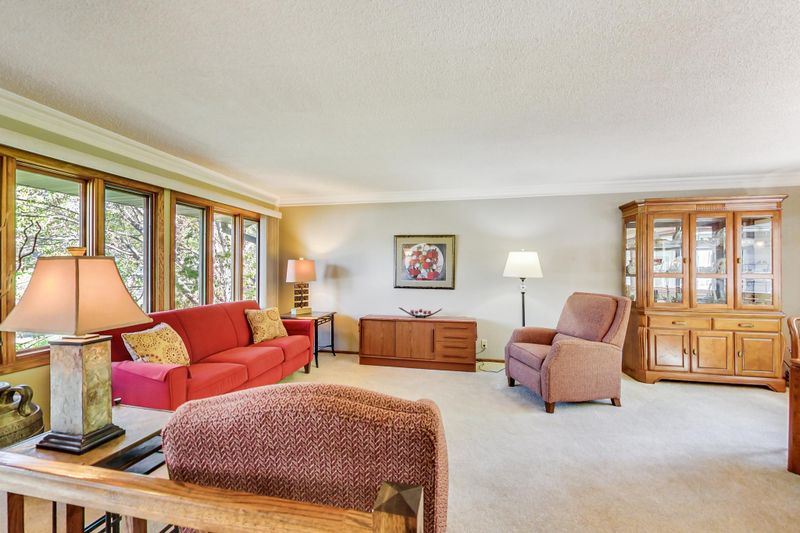 5629 Lakeland Rd, Minnetonka, MN 55345