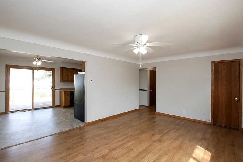 1521 Ford Ave N, Glencoe, MN 55336