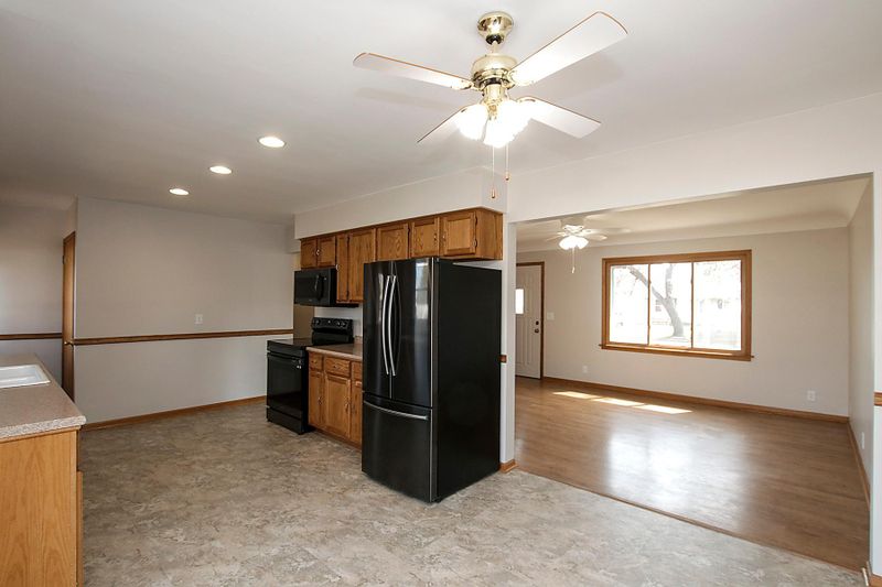 1521 Ford Ave N, Glencoe, MN 55336