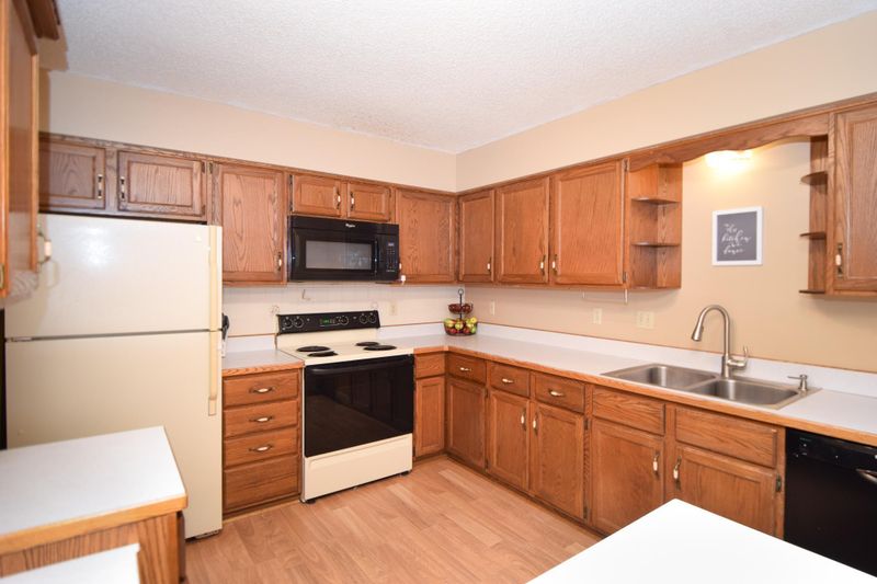 13890 Silverod Ct NW, Andover, MN 55304