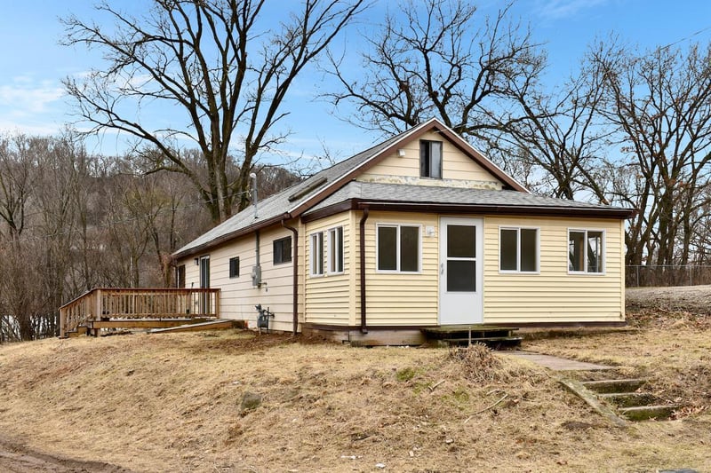 109 Front St, Minnesota City, MN 55959