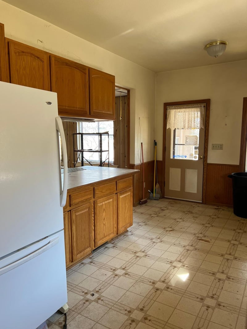 320 S 1st St, Franklin, MN 55333
