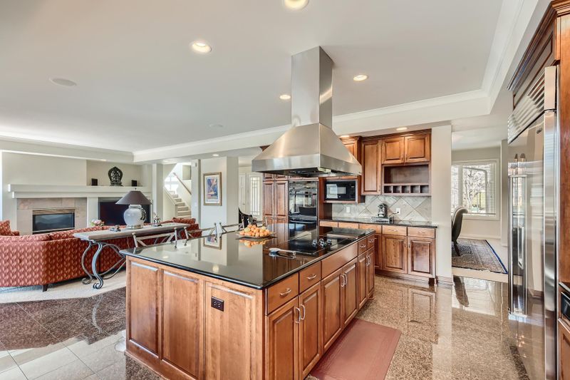 11571 Cedar Ps, Minnetonka, MN 55305