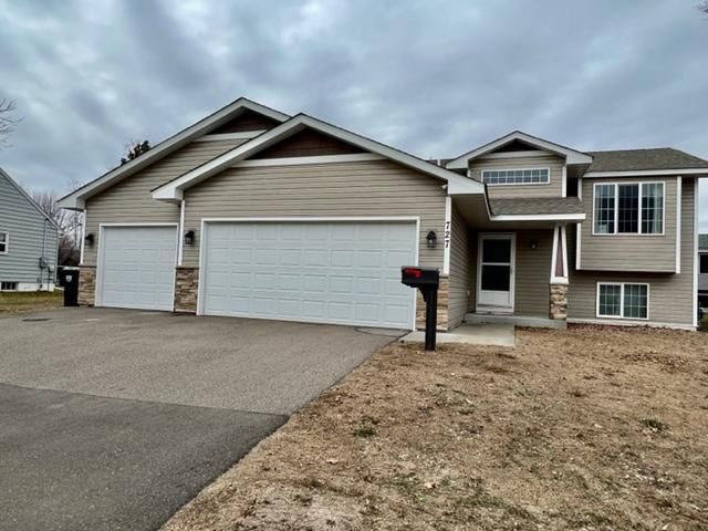 727 Harrison St, Anoka, MN 55303