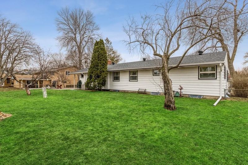 989 Arbogast St, Shoreview, MN 55126