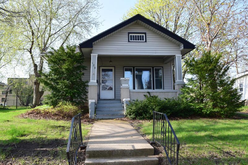 129 W University St, Owatonna, MN 55060