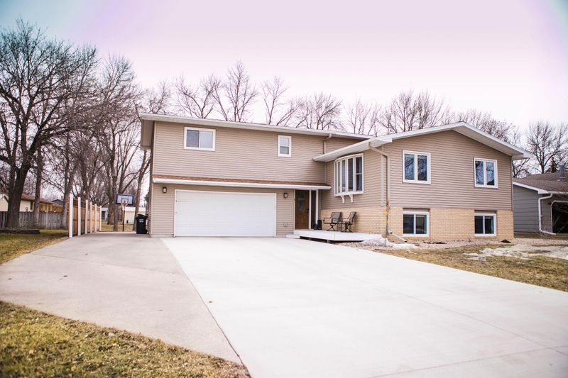 3 Westview Dr, Morris, MN 56267