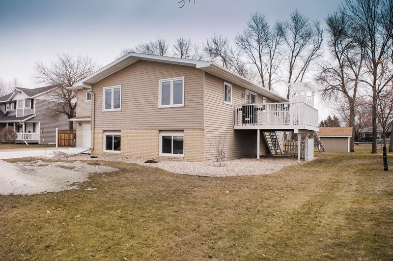 3 Westview Dr, Morris, MN 56267