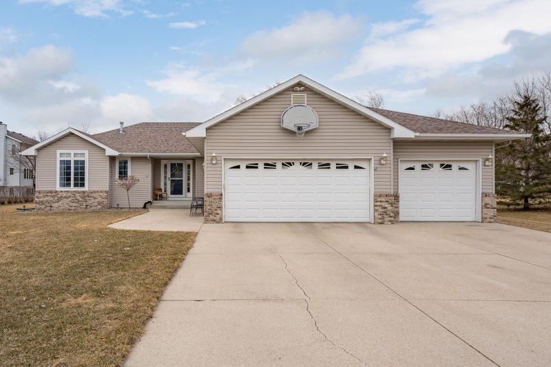 1810 Keller Pl NE, Owatonna, MN 55060