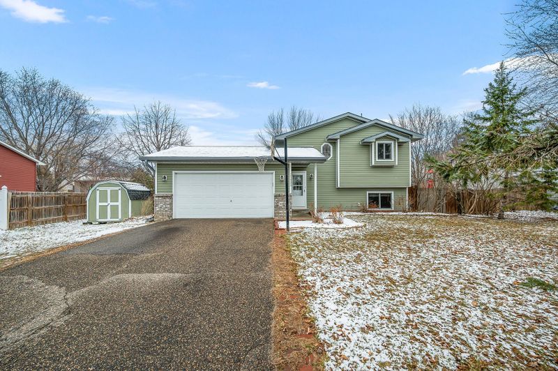 25933 10th St W, Zimmerman, MN 55398