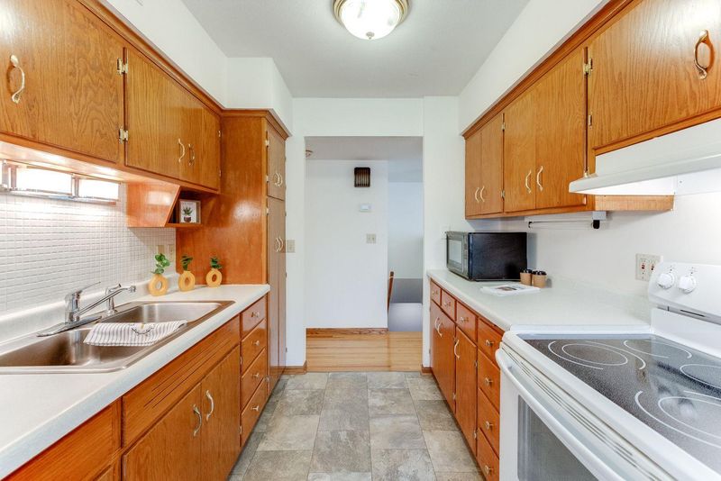 2812 Nash Rd, Brooklyn Center, MN 55430