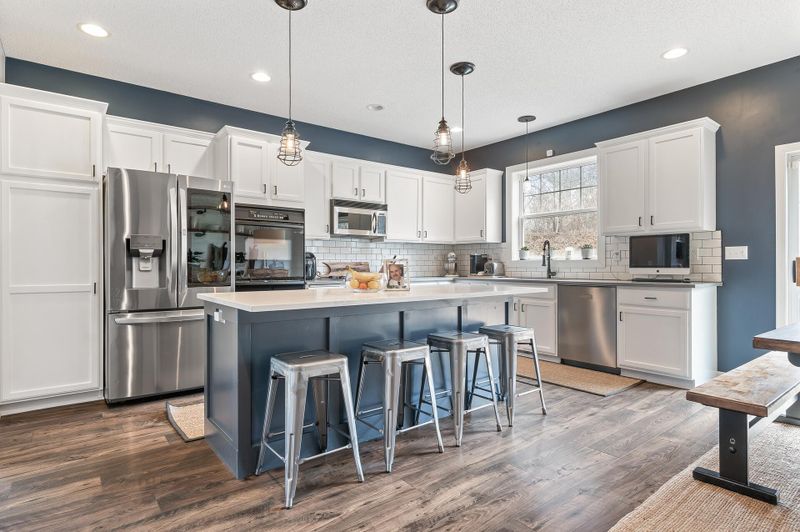 1183 Savanna Trl, Victoria, MN 55386