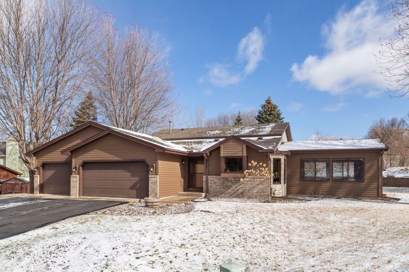 3124 Sunset Lake Ct, Burnsville, MN 55337