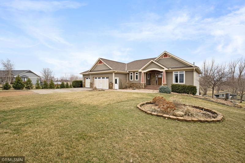 25620 Hickory Blvd, Belle Plaine, MN 56011