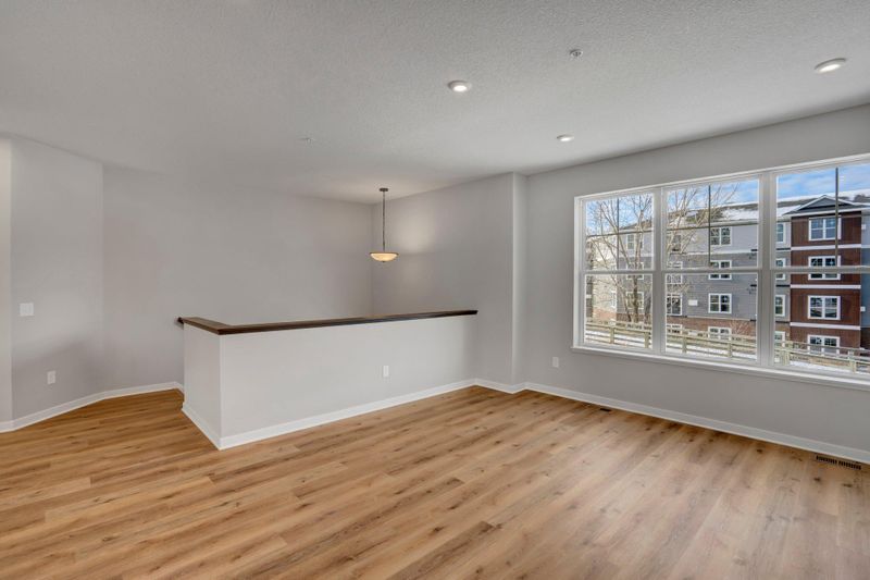 2232 Gateway Curve, North Saint Paul, MN 55109