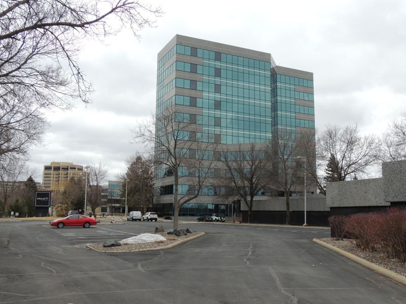 5601 Smetana Dr #604, Minnetonka, MN 55343