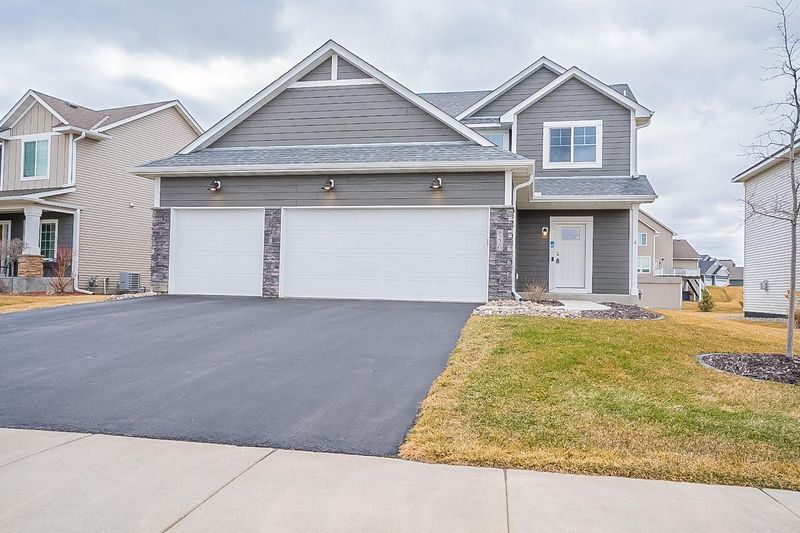 8220 158th St, Savage, MN 55378