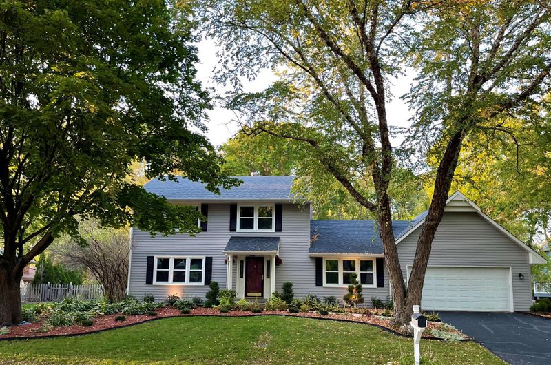 18884 Maple Leaf Dr, Eden Prairie, MN 55346