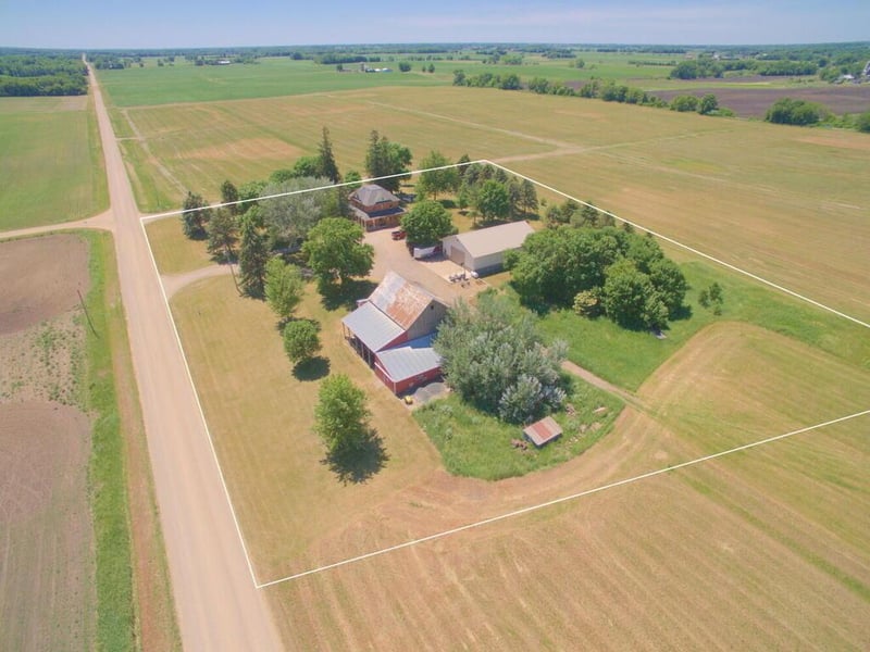 22541 Cable Ave, Winsted, MN 55395