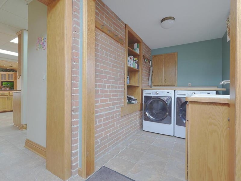 22541 Cable Ave, Winsted, MN 55395