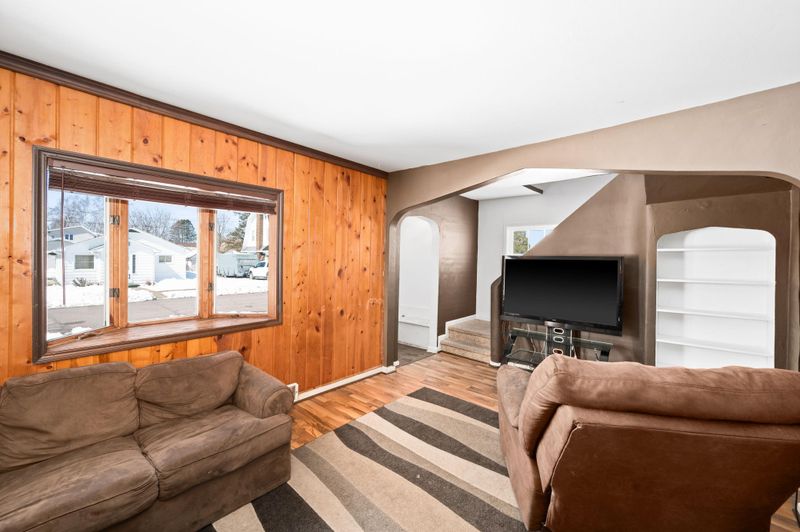 438 7th St, Cloquet, MN 55720