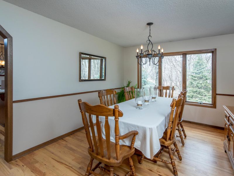 373 Colleen Dr, Vadnais Heights, MN 55127