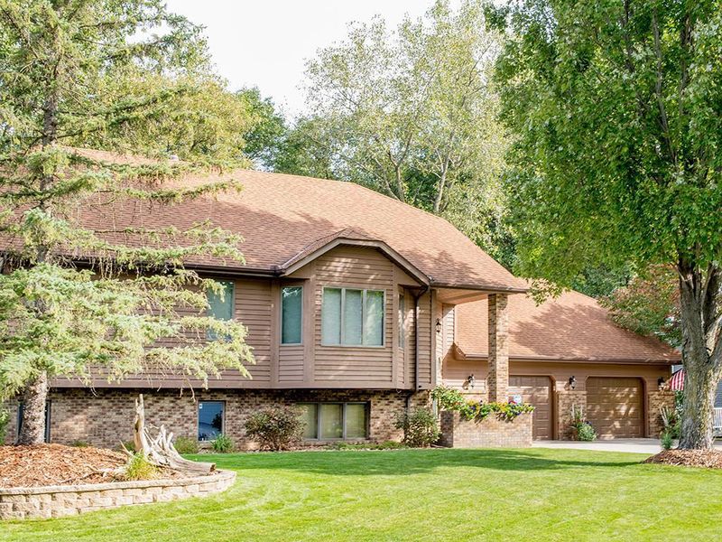 373 Colleen Dr, Vadnais Heights, MN 55127