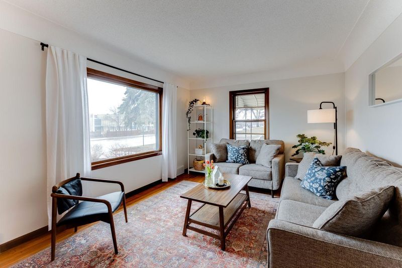 120 17th Ave S, Hopkins, MN 55343