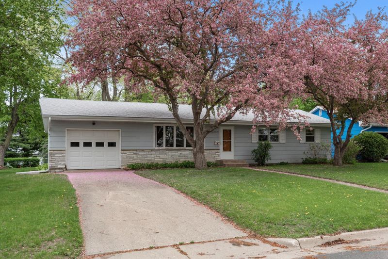 1025 Main St S, Shakopee, MN 55379