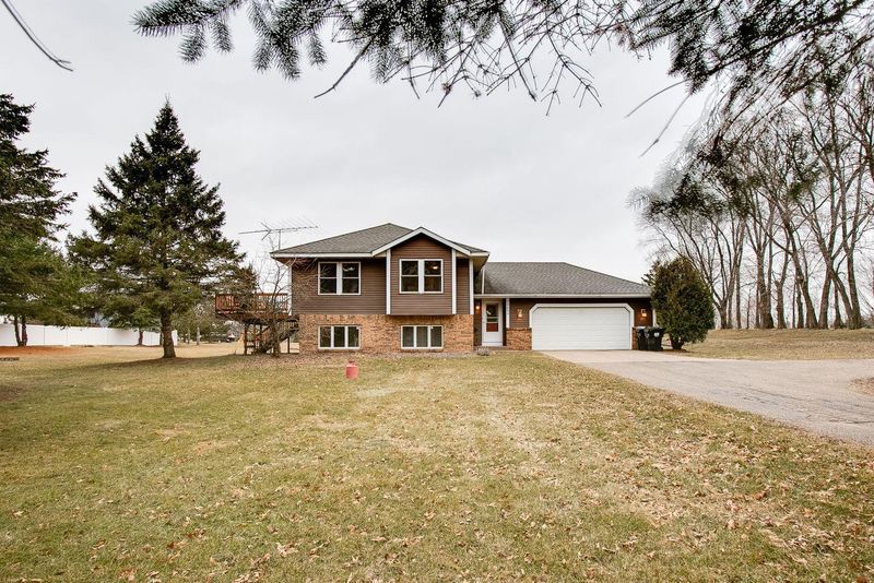 5690 277th St, Wyoming, MN 55092