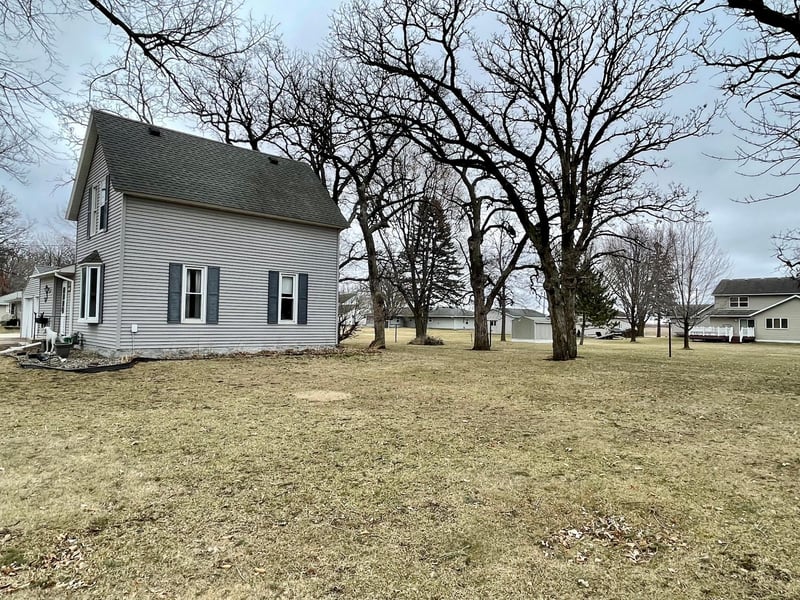 405 Ash St SW, Rose Creek, MN 55970