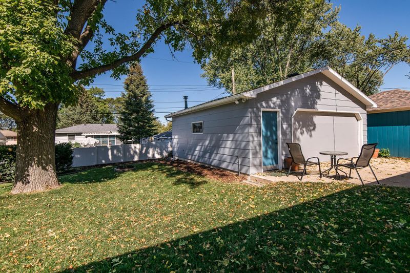 1323 21st St NW, Rochester, MN 55901