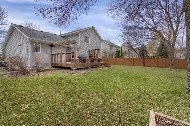 5218 Dufferin Dr, Savage, MN 55378