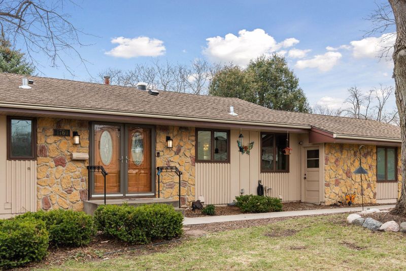 1760 Kelly Dr, Golden Valley, MN 55427