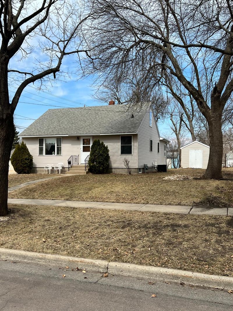 110 W 5th St, Madison, MN 56256