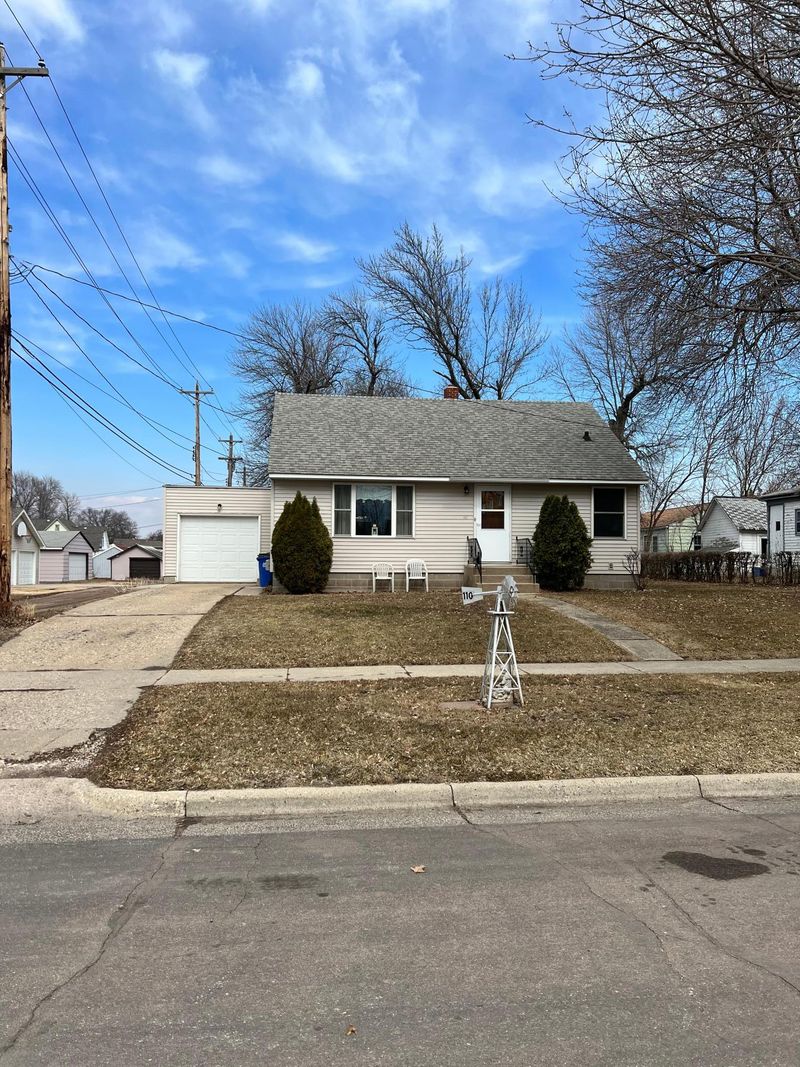 110 W 5th St, Madison, MN 56256