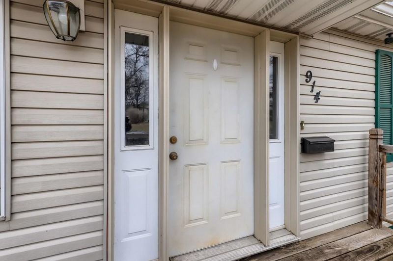 914 Park St, Anoka, MN 55303