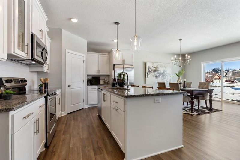 8960 Parkview Cir, Chisago City, MN 55013