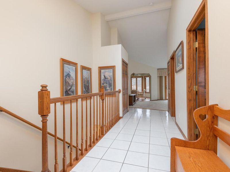 543 Deer Ridge Ln S, Maplewood, MN 55119