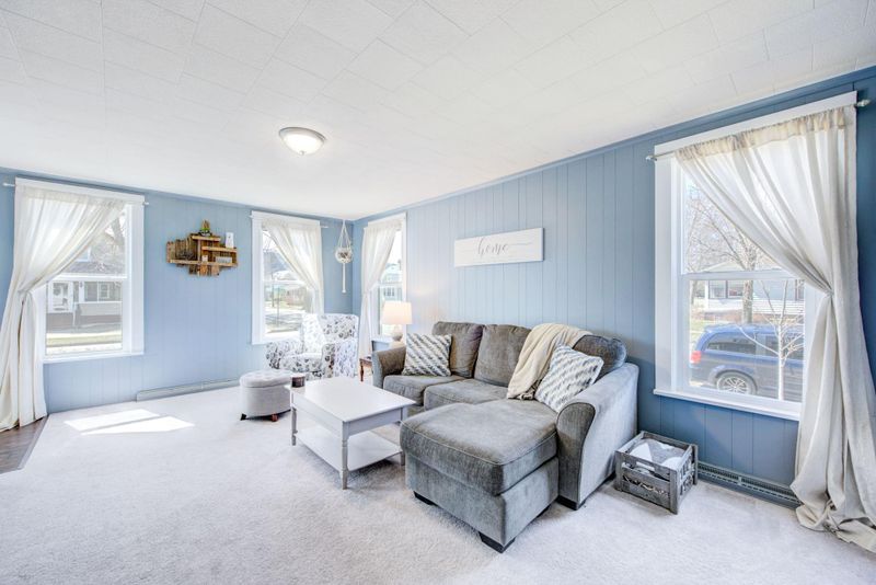 302 E Howard St, Winona, MN 55987