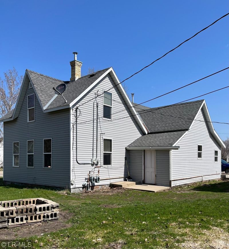 147 5th St NW, Perham, MN 56573