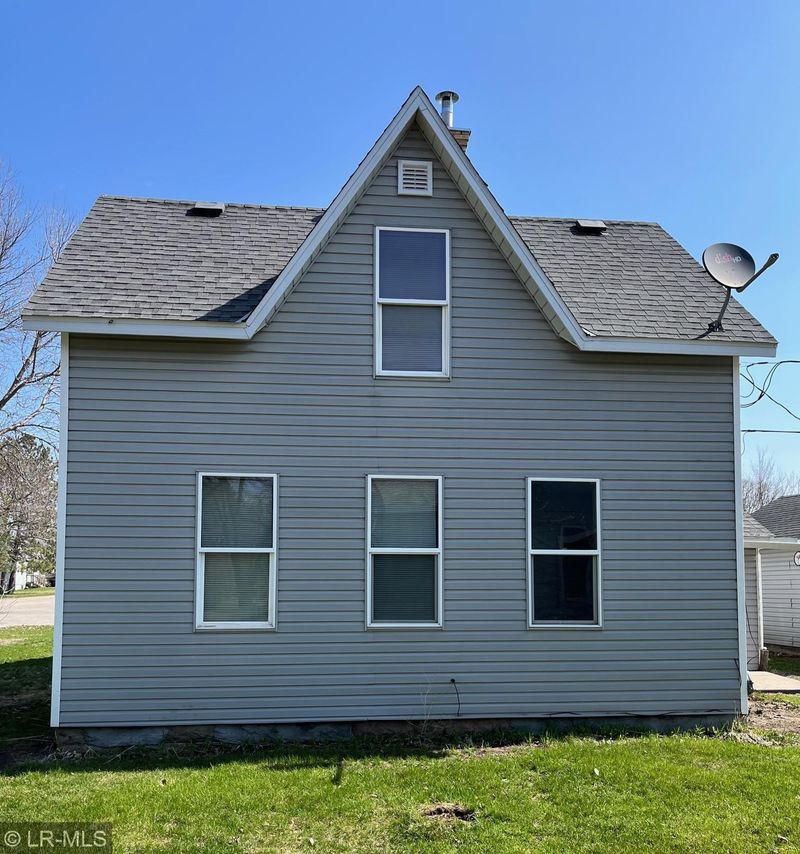 147 5th St NW, Perham, MN 56573
