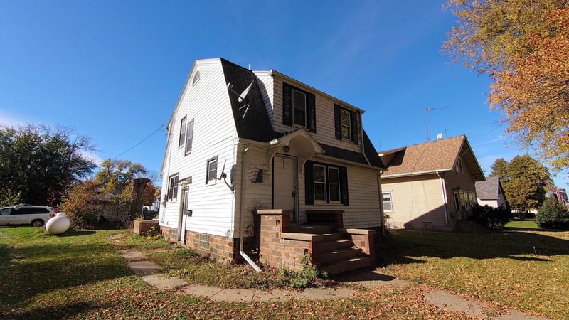 103 1st St N, Darfur, MN 56022
